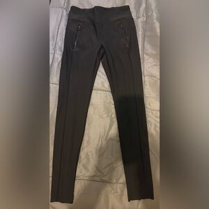 ATHLETA Stellar Tight Black Stretch Leggings W Zipper Pockets Woman’s Small Tall